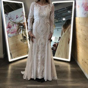 Long Sleeved Open Back Lace Wedding Gown